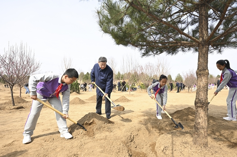 习近平在参加首都义务植树活动时强调
为山川大地增添锦绣
让中国式现代化底色更加亮丽
李强赵乐际王沪宁蔡奇丁薛祥李希参加「相关图片」